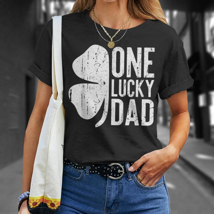 Mens One Lucky Dad Vintage St Patrick Day T-Shirt Gifts for Her