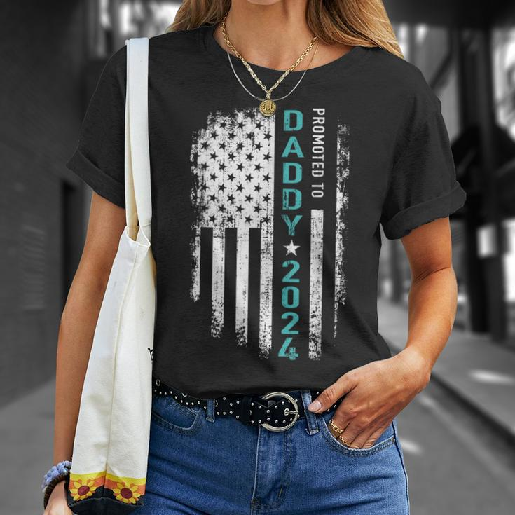 Promoted To Daddy 2024 Us American Flag For New Dad To Be Gift For Mens Unisex T-Shirt Gifts for Her