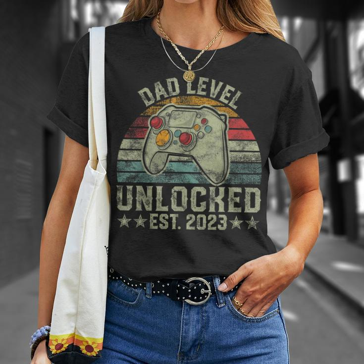 Retro Dad Level Unlocked Est 2023 New Dad T-Shirt Gifts for Her