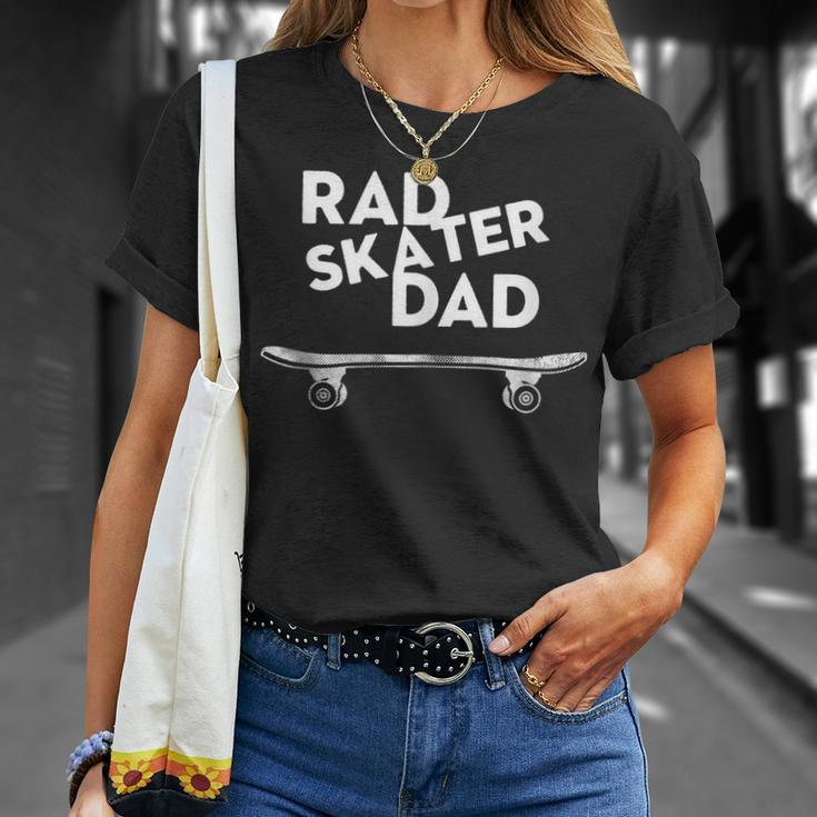 Retro Vintage Rad Skater Dad Skateboard T-Shirt Gifts for Her