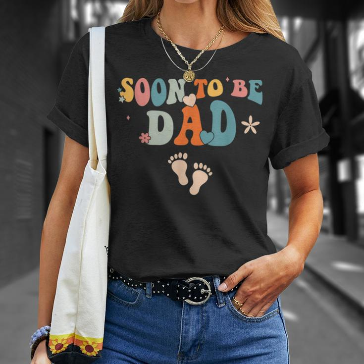Soon To Be Dad Pregnancy Announcement Retro Groovy T-Shirt Gifts for Her