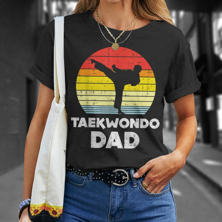 Mens Taekwondo Dad Sunset Retro Korean Martial Arts Men T-Shirt Gifts for Her