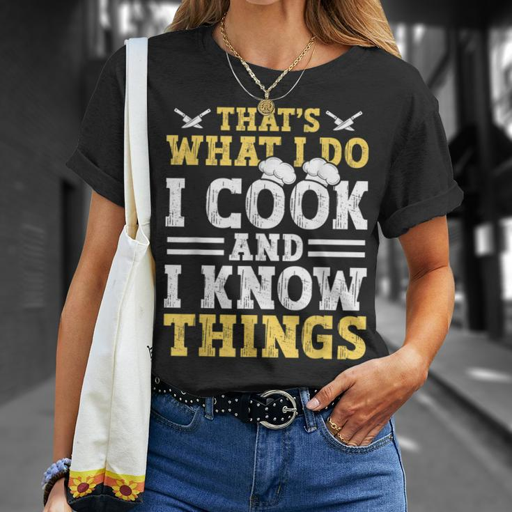 Thats What I Do I Cook And I Know Things V2 T-Shirt Gifts for Her