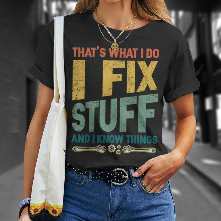 Thats What I Do I Fix Stuff And I Know Things Vintage Funny Unisex T-Shirt Gifts for Her