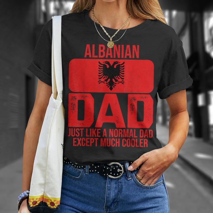 Mens Vintage Albanian Dad Albania Flag Fathers Day T-Shirt Gifts for Her