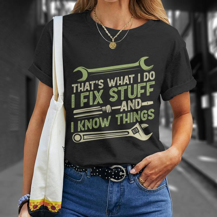 Vintage Thats What I Do I Fix Stuff And I Know Things Unisex T-Shirt Gifts for Her