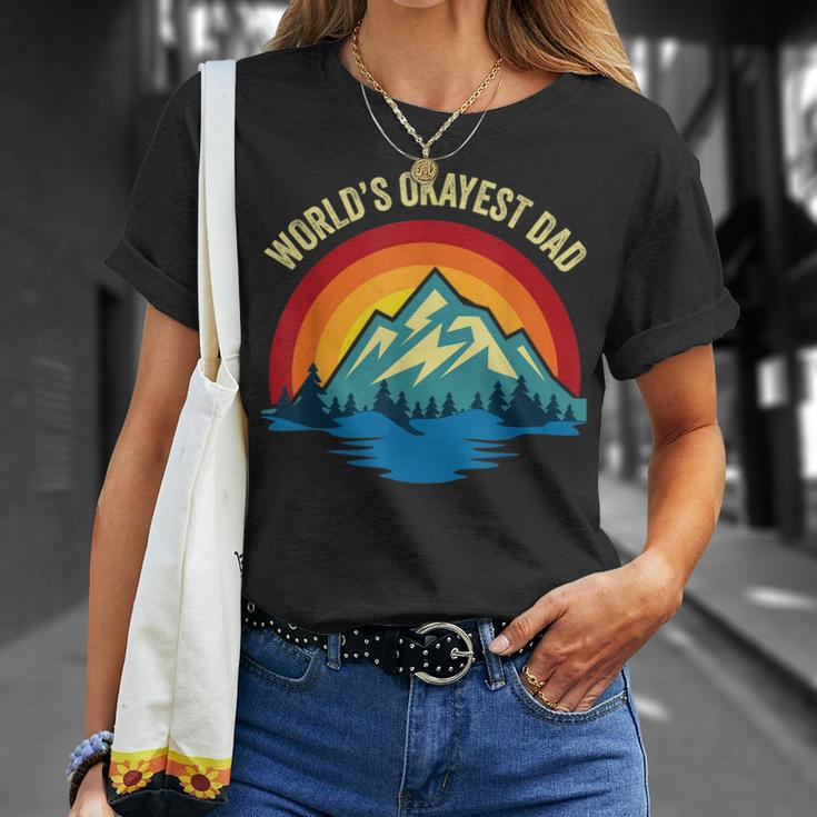 Mens Worlds Okayest Dad Father Retro Vintage T-Shirt Gifts for Her