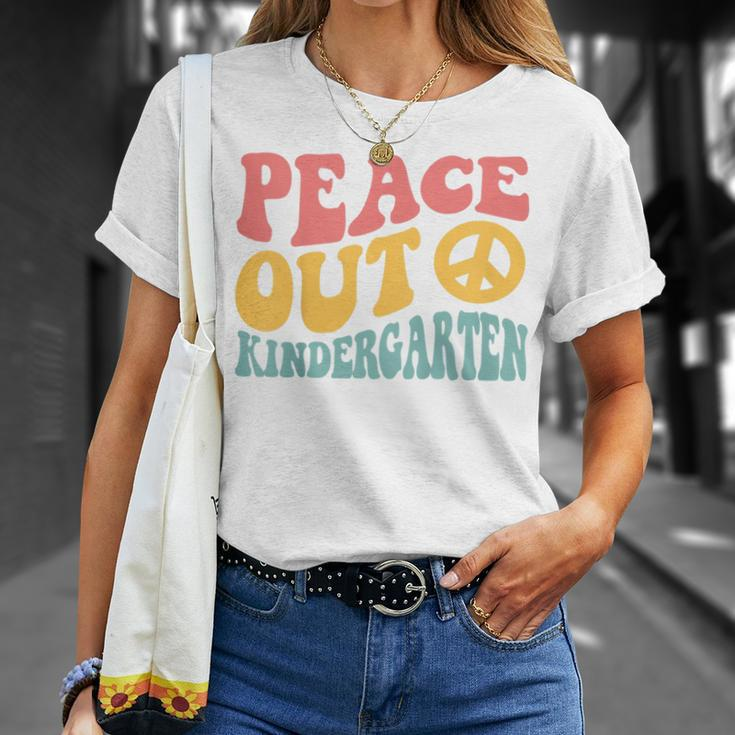 Kids Peace Out Kindergarten Funny Retro Last Day Of Kindergarten Unisex T-Shirt Gifts for Her