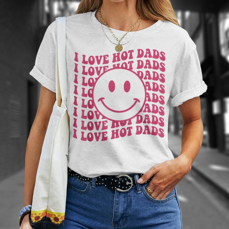 I Love Hot Dads Retro Red Heart Love Dads T-shirt Gifts for Her