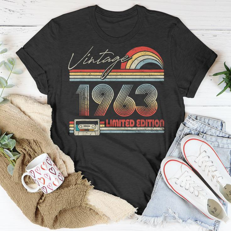 60 Year Old Born In 1963 Vintage 60Th Birthday Gifts Men Unisex T-Shirt Unique Gifts