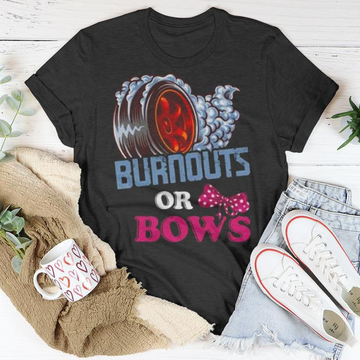 Burnouts Or Bows Gender Reveal – Dad Mom Witty Party Unisex T-Shirt Unique Gifts
