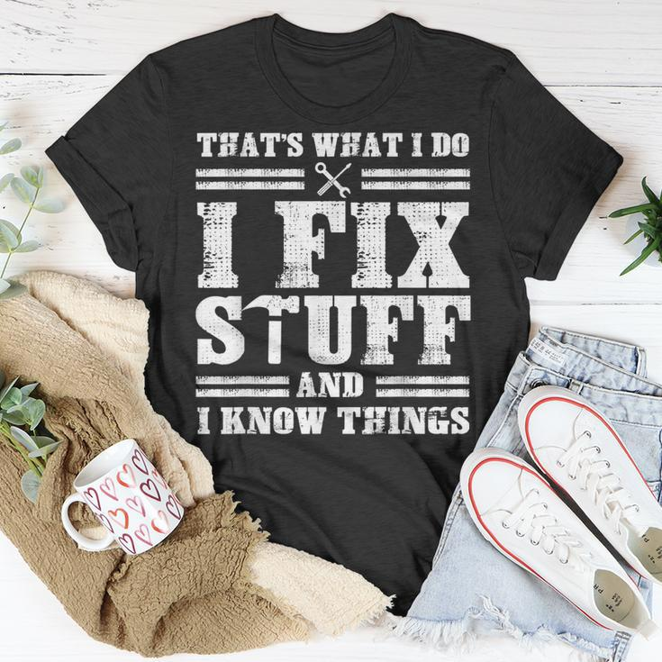 Thats What I Do I Fix Stuff And I Know Things Funny Sayings Unisex T-Shirt Unique Gifts