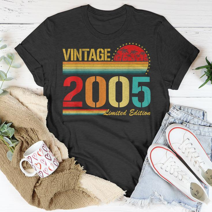 Vintage Born In 2005 Birthday Year Party Wedding Anniversary T-Shirt Funny Gifts