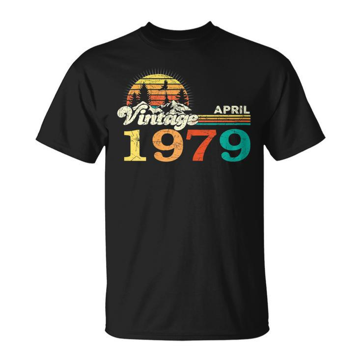 40Th Birthday Vintage April 1979  Classic Hiking Unisex T-Shirt