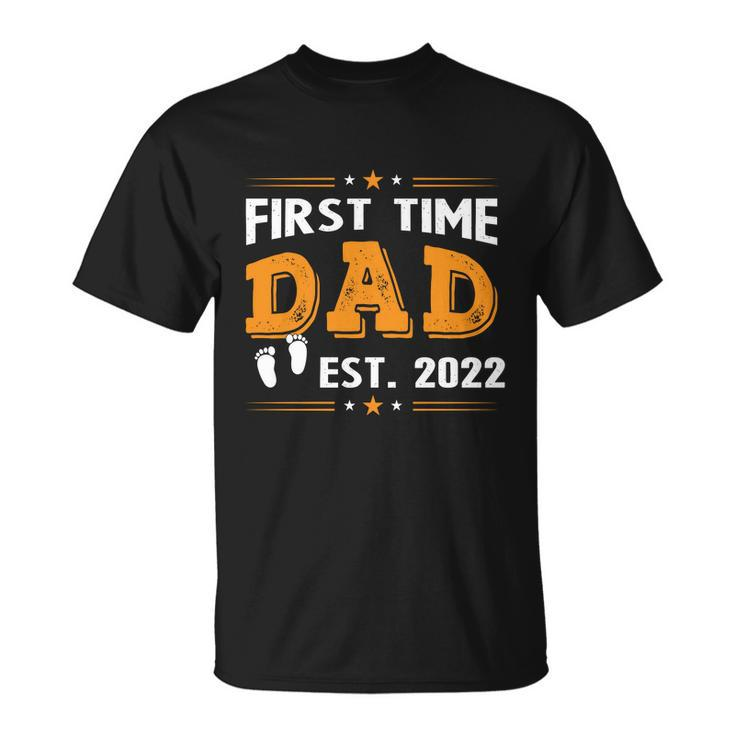 First Time Dad Est 2022 Gift For Dad Unisex T-Shirt
