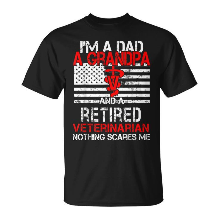 Im A Dad Grandpa Retired Veterinarian Nothing Scares Me Unisex T-Shirt
