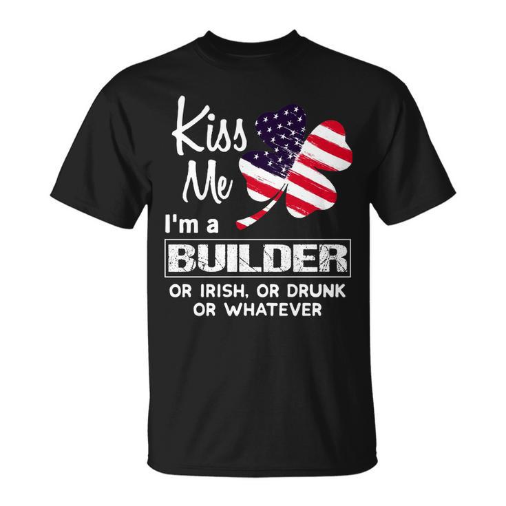 Kiss Me I Am A Builder Irish Shamrock St Patricks Day 2021 Saying Job Title T-shirt