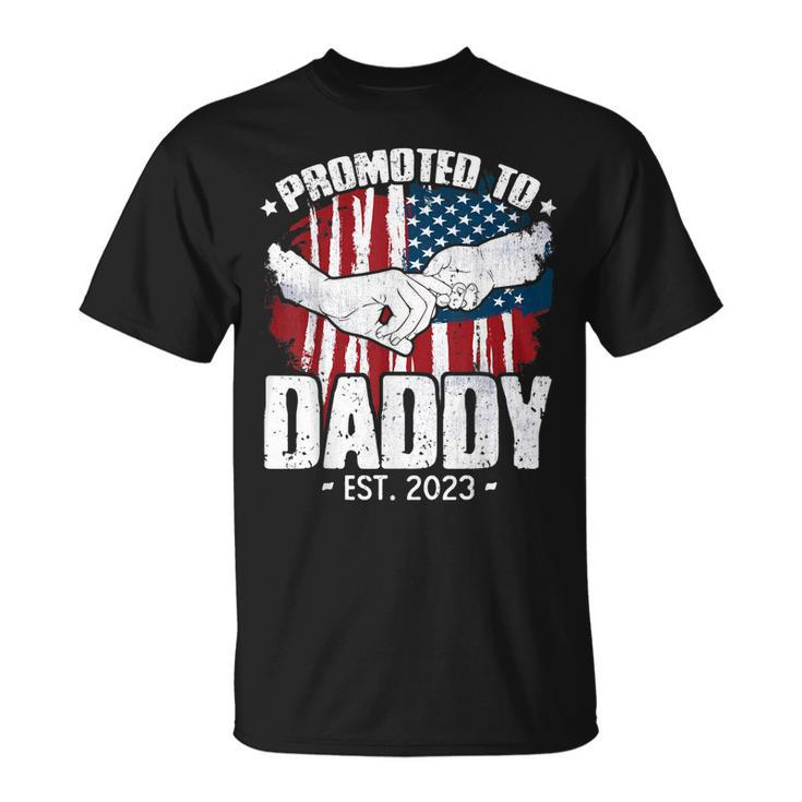 Promoted To Daddy Est 2023 Patriotic Dad To Be Fathers Day T-shirt
