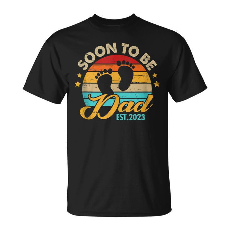 Soon To Be Dad Est 2023 Fathers Day First Time Dad Pregnancy T-shirt