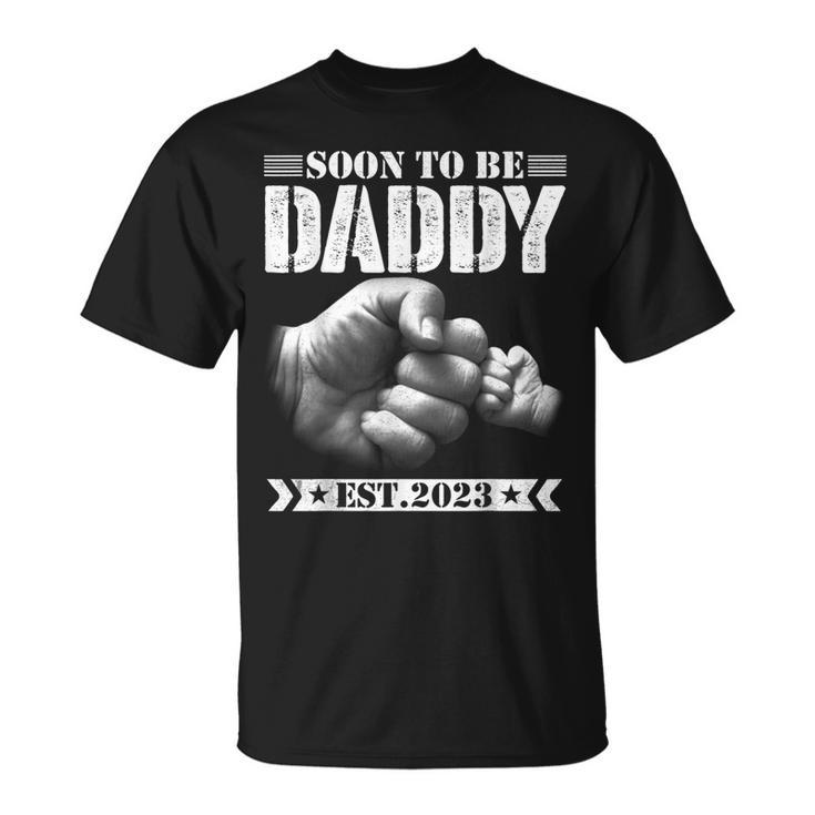Mens Soon To Be Daddy Est2023 Retro Fathers Day New Dad T-Shirt