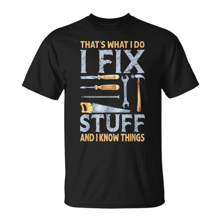 Thats What I Do I Fix Stuff And I Know Things Saying T-Shirt