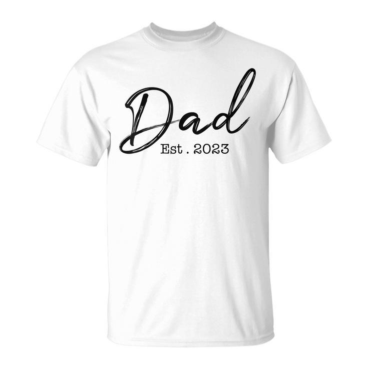 Dad Est 2023 Promoted To Father 2023 First Fathers Day Gift For Mens Unisex T-Shirt