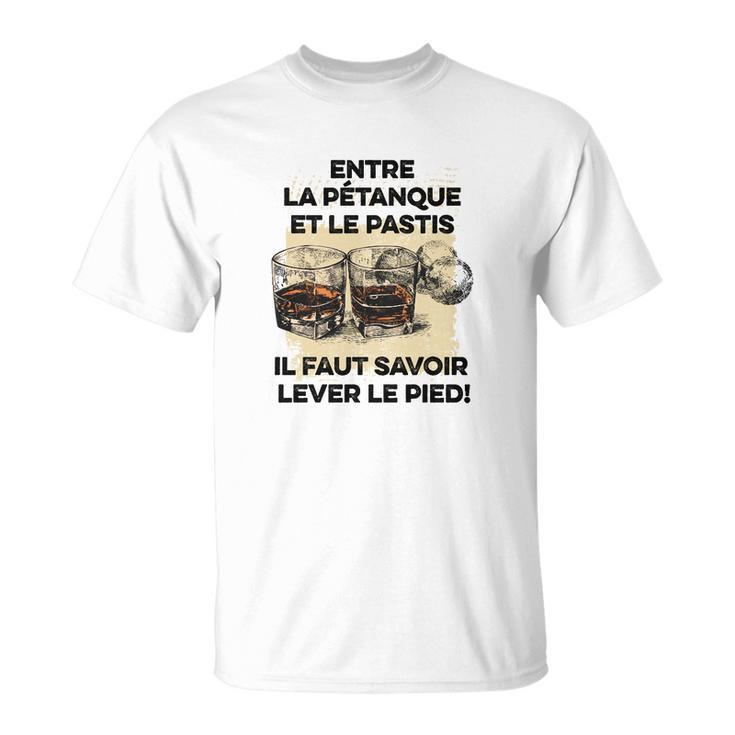 Entre La Pétanque Et Le Pastis T-Shirt