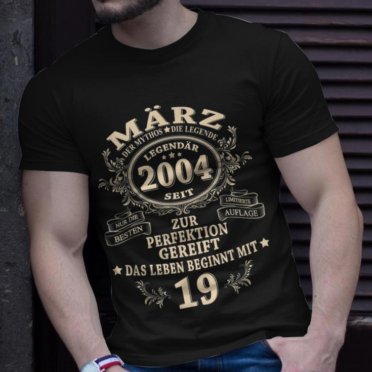19 Geburtstag Geschenk Mann Mythos Legende März 2004 T-Shirt Geschenke für Ihn