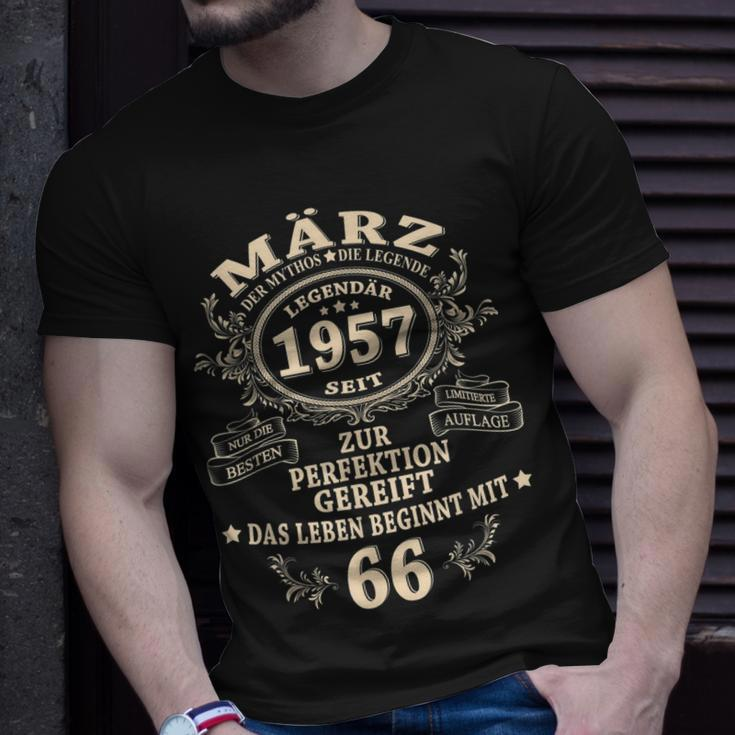 66 Geburtstag Geschenk Mann Mythos Legende März 1957 T-Shirt Geschenke für Ihn
