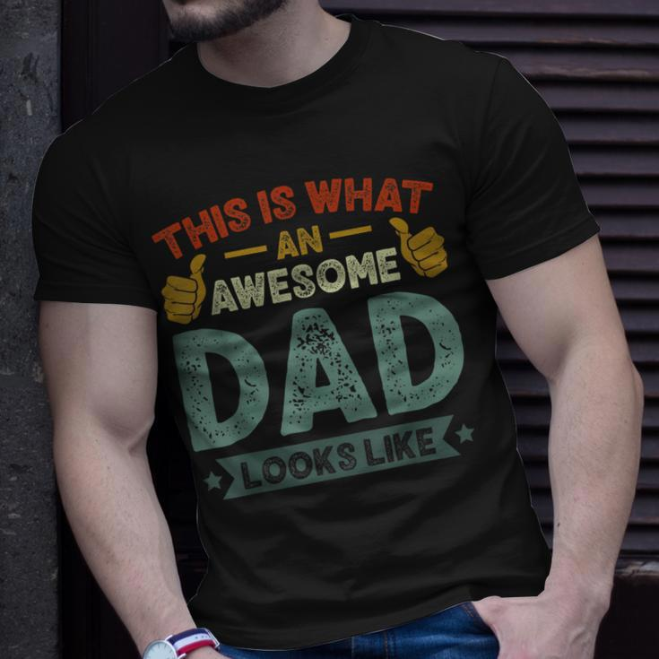 Mens This Is What An Awesome Dad Looks Like Vintage T-Shirt Gifts for Him