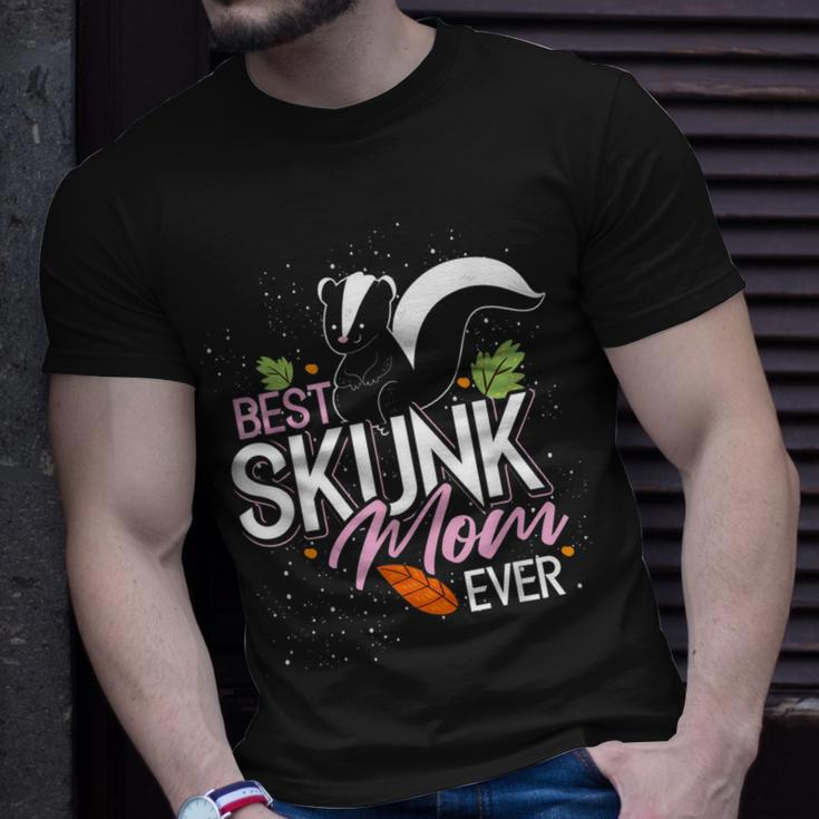 Best Skunk Mom Ever Skunk T-shirt Gifts for Him
