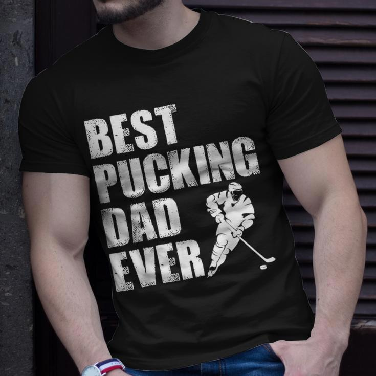 Cool Hockey Dad Gift Funny Best Pucking Dad Ever Sports Gag Unisex T-Shirt Gifts for Him