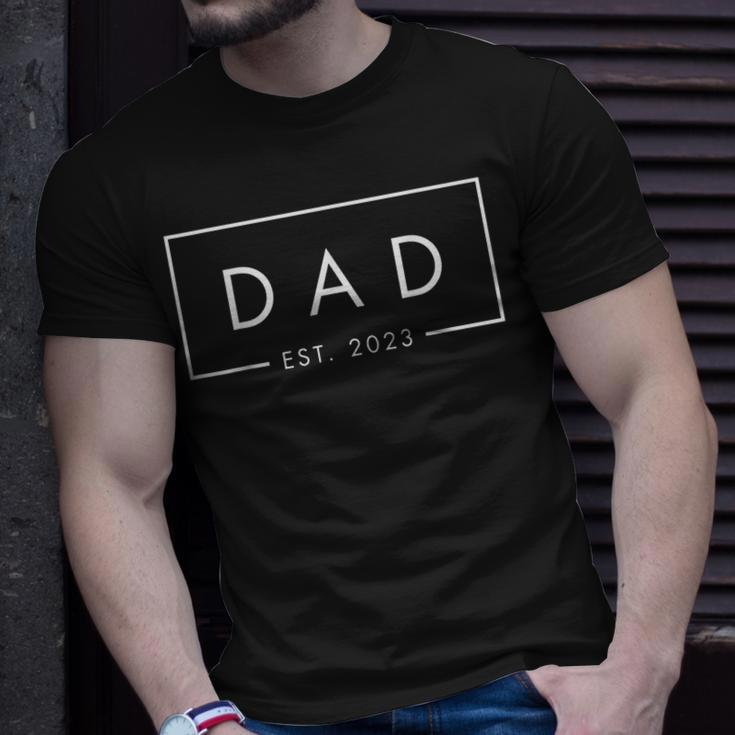 Mens Dad Est 2023 First Fathers Day 2023 New Dad Birthday Dada T-Shirt Gifts for Him