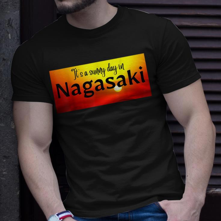 Es Ist Ein Sonniger Tag In Nagasaki T-Shirt Geschenke für Ihn