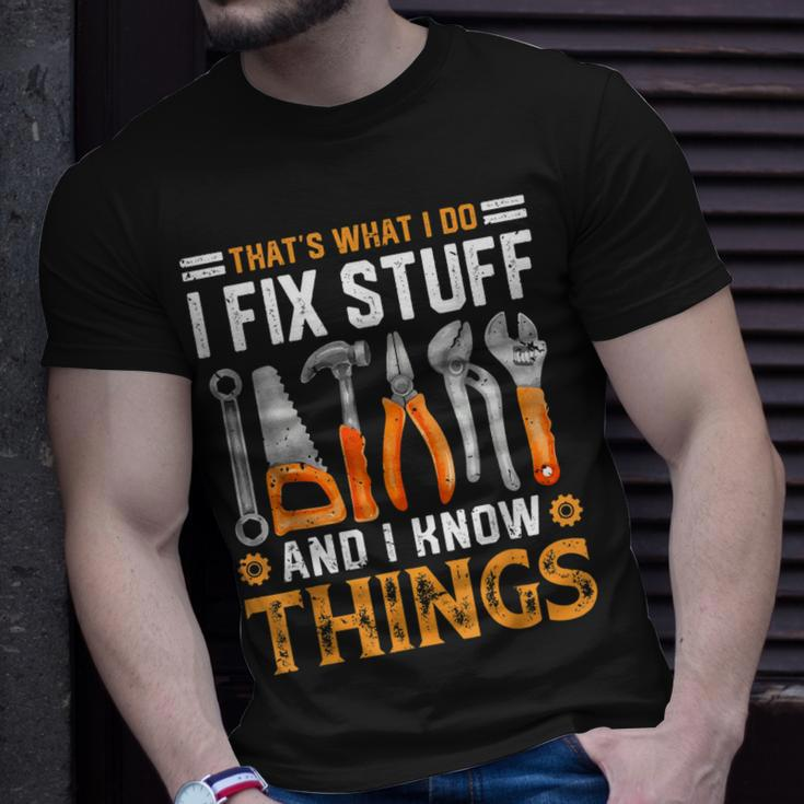 Mechanic Thats What I Do I Fix Stuff I Know Things Dad Papa T-Shirt Gifts for Him
