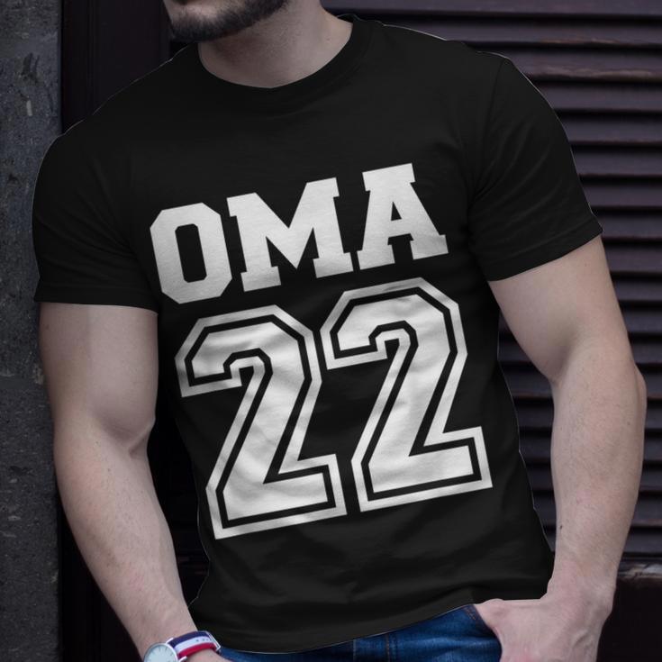 Oma 2022 Schwangerschaft Verkünden V2 T-Shirt Geschenke für Ihn