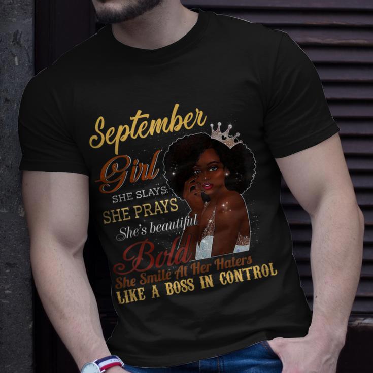 September-Mädchen T-Shirt, Betend & Feiernd, Schöner Geburtstag Geschenke für Ihn