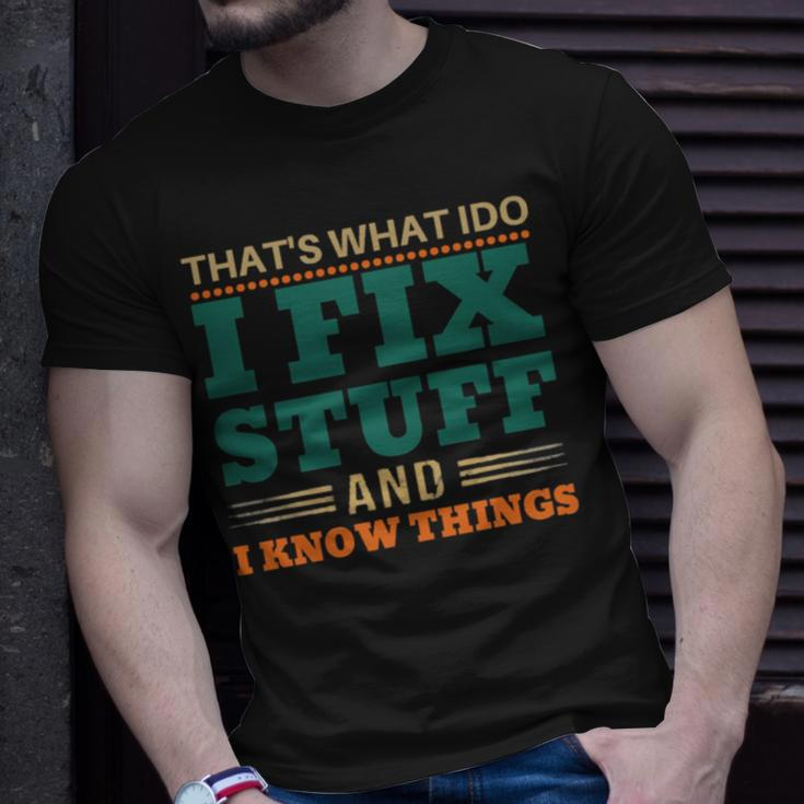 That’S What I Do I Fix Stuff And I Know Things Funny Saying Dad Unisex T-Shirt Gifts for Him