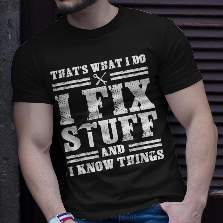 Thats What I Do I Fix Stuff And I Know Things Funny Sayings Unisex T-Shirt Gifts for Him