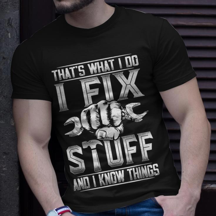 Thats What I Do I Fix Stuff And I Know Things Gift For Dad Unisex T-Shirt Gifts for Him