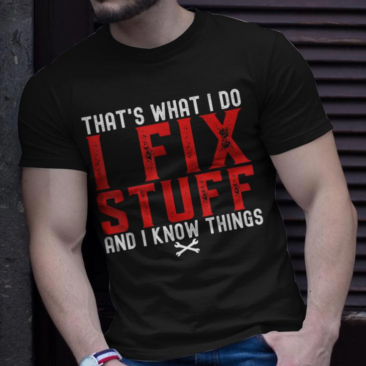 Thats What I Do I Fix Stuff And I Know Things Humor Saying Unisex T-Shirt Gifts for Him