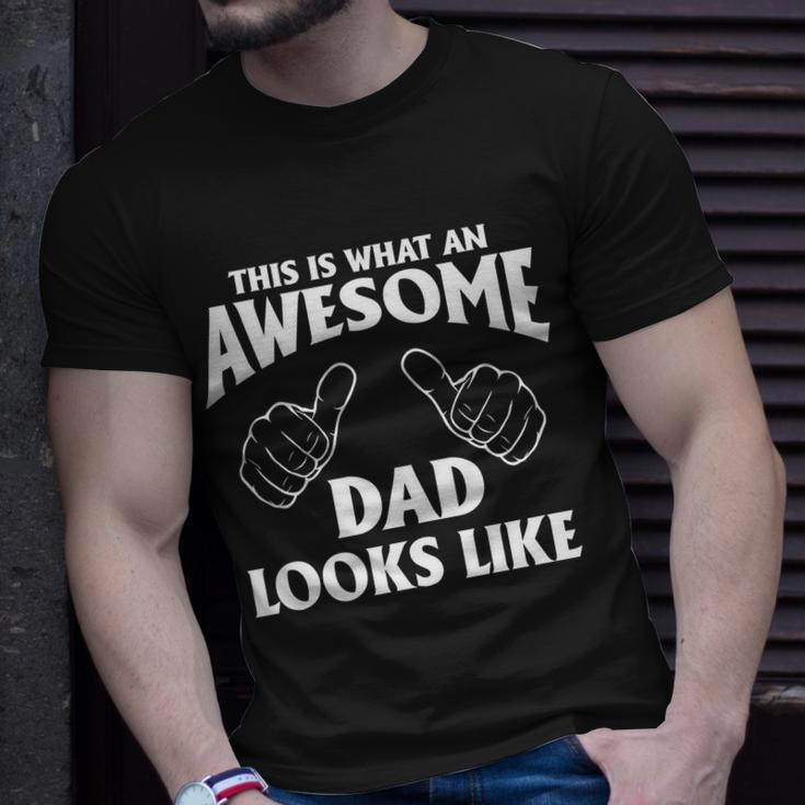 This Is What An Awesome Dad Looks Like Unisex T-Shirt Gifts for Him