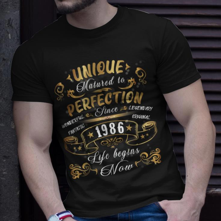 Unique 1986 Birthday Meme Mother And Father Born In 1986Unisex T-Shirt Gifts for Him
