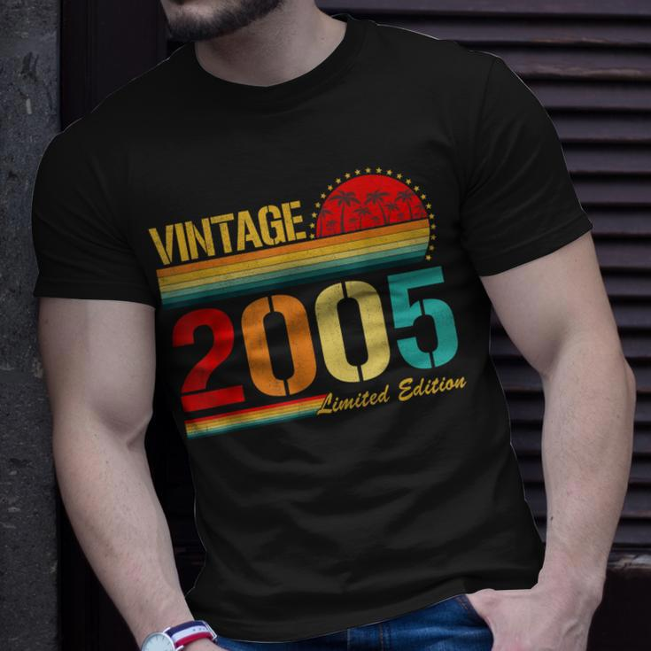 Vintage Born In 2005 Birthday Year Party Wedding Anniversary T-Shirt Gifts for Him