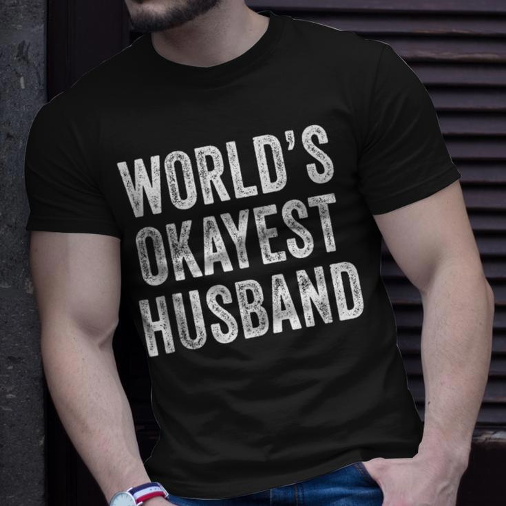 Worlds Okayest Husband Fathers Day Dad Distressed Vintage T-Shirt Gifts for Him