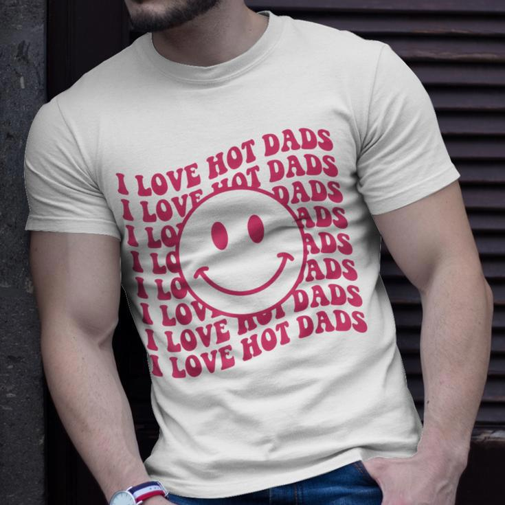 I Love Hot Dads Retro Red Heart Love Dads T-shirt Gifts for Him