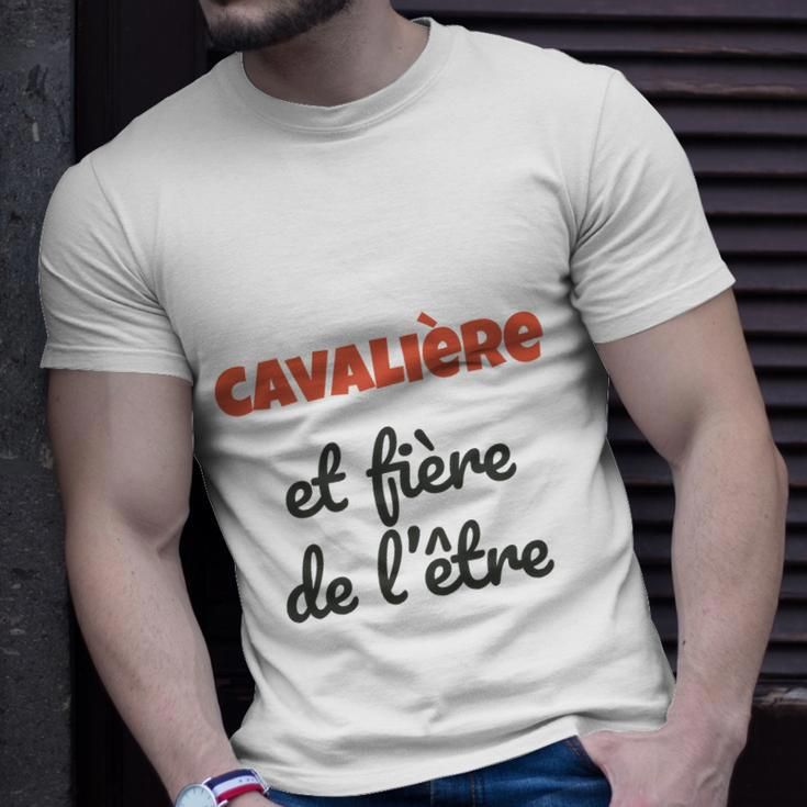 Weißes T-Shirt CAVALIÈRE et fière de l'être für Reitsportfans Geschenke für Ihn