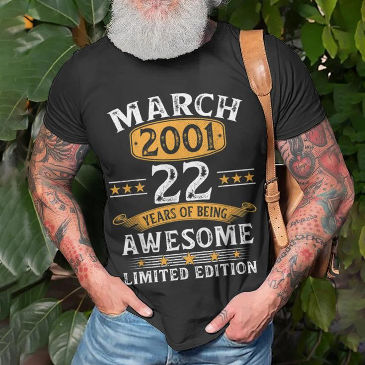 22 Geburtstag Geschenke Mann Frau Jahrgang März 2001 T-Shirt Geschenke für alte Männer