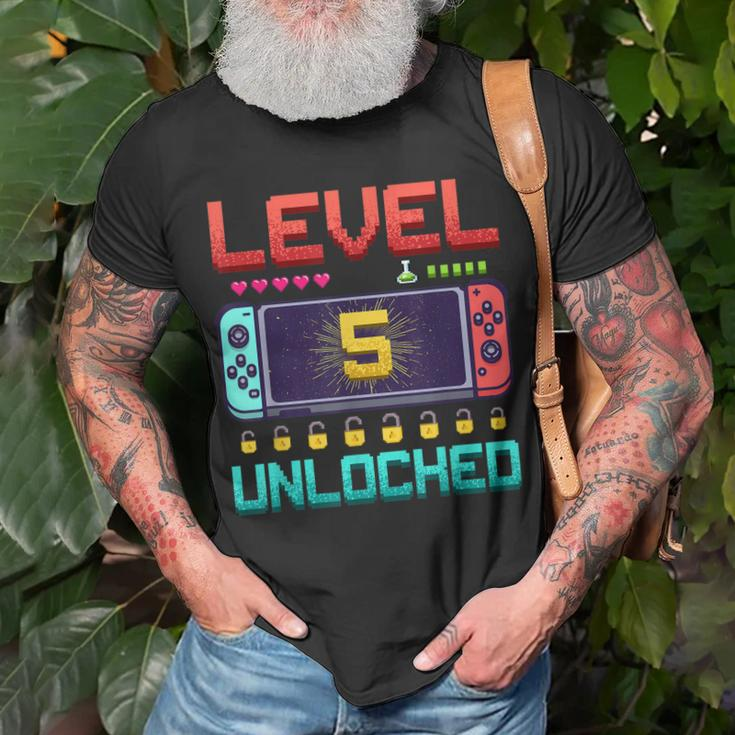 5 Year Old Video Games Gaming Level 5 Birthday Boy T-Shirt Gifts for Old Men