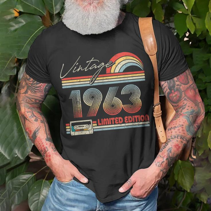 60 Year Old Born In 1963 Vintage 60Th Birthday Gifts Men Unisex T-Shirt Gifts for Old Men